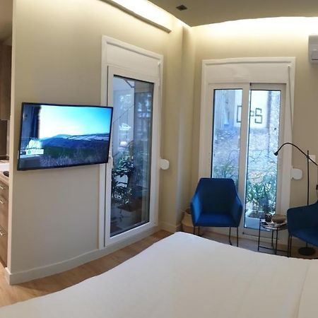Apartament Renovated Studio With Roof Garden Access, 15 M Walk To Acropolis Ateny Zewnętrze zdjęcie