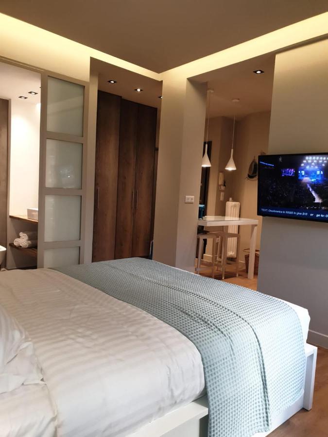 Apartament Renovated Studio With Roof Garden Access, 15 M Walk To Acropolis Ateny Zewnętrze zdjęcie